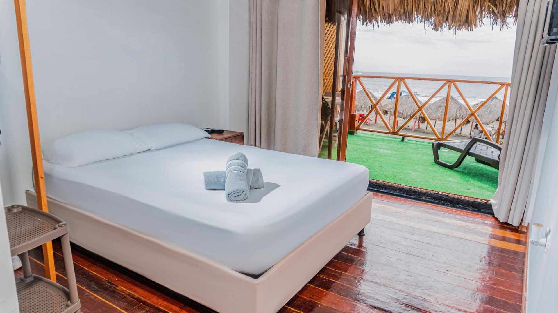 Hotel Yalis Sas *